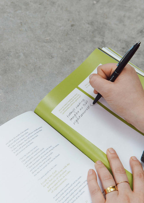 The Armor of God Women's Reading Guide